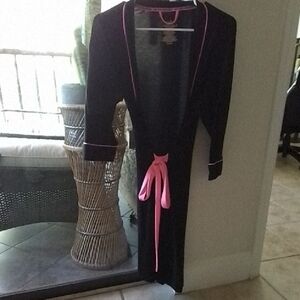 Joe b9xer Lightweight 3/4 Sleeve Robe with Pink Trim